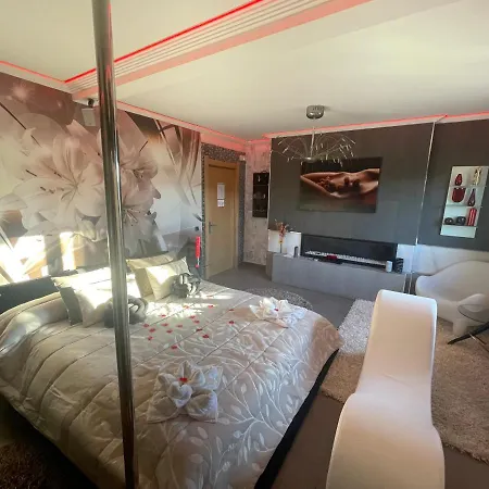 Paraiso Vip Tematico (adults Only) 러브호텔 Revilla De Camargo