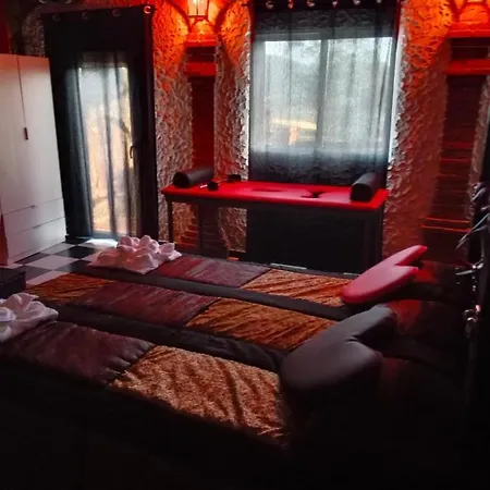 Paraiso Vip Tematico (adults Only) 러브호텔 Revilla De Camargo